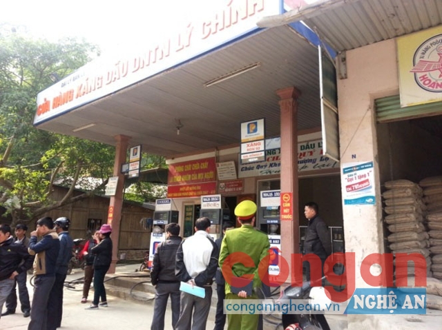 Kiểm tra, xử lý cửa hàng kinh doanh xăng dầu vi phạm trên địa bàn huyện Kỳ Sơn