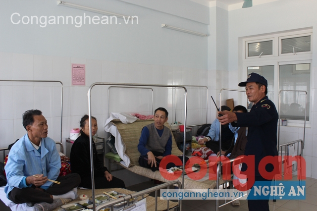 Bảo vệ Bệnh viện Đa khoa tỉnh Nghệ An nhắc nhở bệnh nhân thường xuyên nâng cao cảnh giác, bảo vệ tài sản, tránh bị mất cắp
