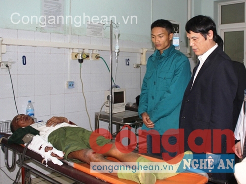 Một nạn nhân bị đa chấn thương đang được cấp cứu  tại Bệnh viện Đa khoa tỉnh Thanh Hoá