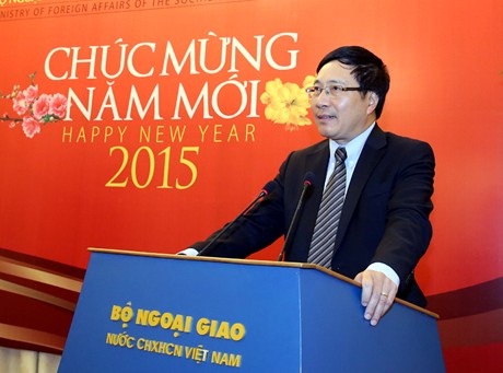 Phó Thủ tướng Phạm Bình Minh mong muốn báo chí tiếp tục phối hợp chặt chẽ với ngành Ngoại giao. 