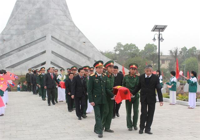 Hài cốt 48 liệt sĩ quân tình nguyện và chuyên gia Việt Nam hy sinh tại Lào  được đưa về an táng tại Nghĩa trang liệt sĩ huyện Đô Lương