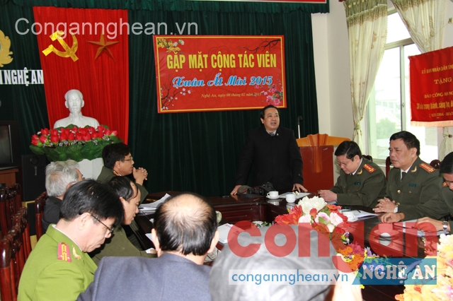 Đồng chí Trần Duy Ngoãn, Chủ tịch Hội nhà báo phát biểu tại buổi gặp mặt
