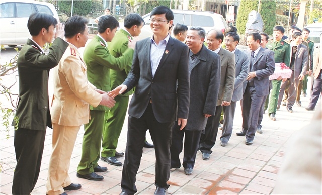 Đồng chí Lê Xuân Đại, Uỷ viên BTV Tỉnh ủy, Phó Chủ tịch UBND tỉnh thăm Công an TX Thái Hòa