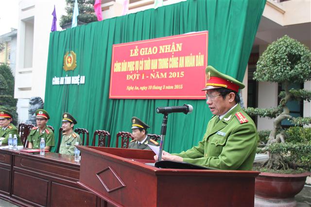 Đại tá Lữ Văn Tường, Phó Giám đốc Công an tỉnh phát biểu tại buổi lễ