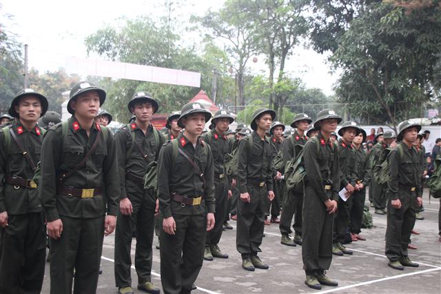 Cán bộ chiến sỹ trong lễ giao nhận quân