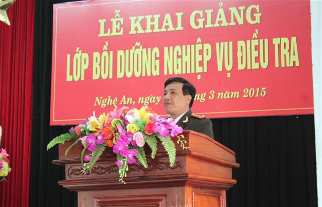 Đại tá Hồ Văn Tứ, Phó Giám đốc Công an tỉnh Nghệ An phát biểu tại buổi lễ