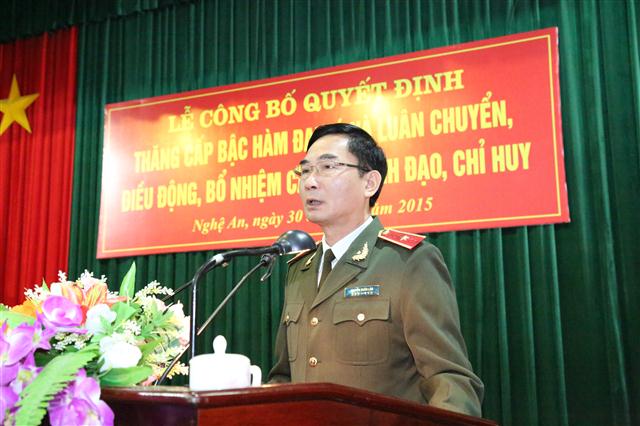Thiếu tướng Nguyễn Xuân Lâm, UV BTV Tỉnh ủy, Bí thư Đảng ủy, Giám đốc Công an tỉnh phát biểu giao nhiệm vụ