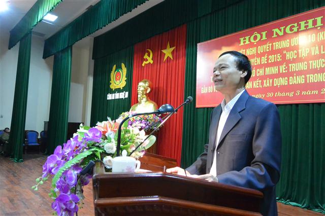 Đ/c Phạm Nguyên Sơn, báo cáo viên Tỉnh ủy quán triệt Nghị quyết TƯ 10