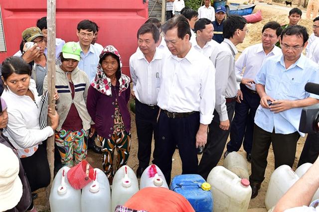 Thủ tướng thăm điểm cấp nước sạch lưu động cho bà con huyện Bác Ái