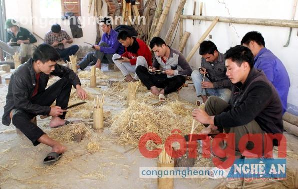 Các học viên tham gia lao động tại Trung tâm GDLĐXH huyện Tương Dương