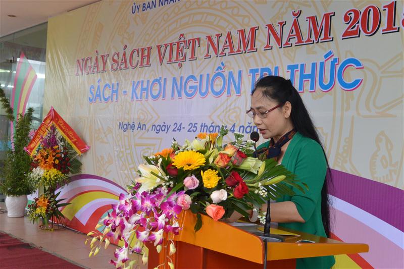 Đồng chí Đinh Thị Lệ Thanh, Phó Chủ tịch UBND tỉnh phát động phong trào đọc sách