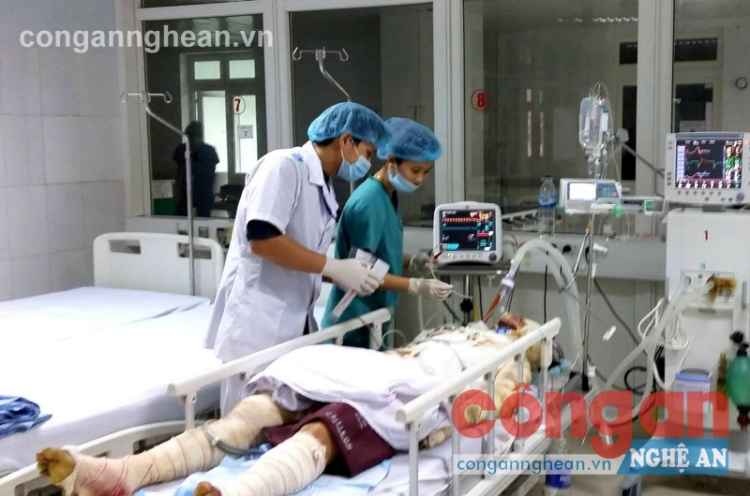Chị Đanh bị bỏng 80% cơ thể, đang phải điều trị tại Hà Nội