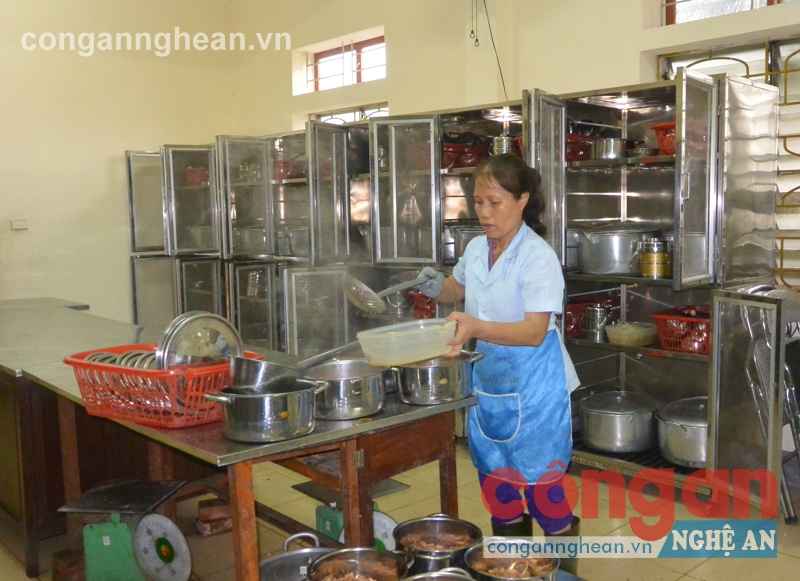 90% bếp ăn tập thể ở cơ sở giáo dục trên địa bàn Nghệ An                                         đạt tiêu chuẩn bếp 1 chiều theo quy định của Bộ Y tế