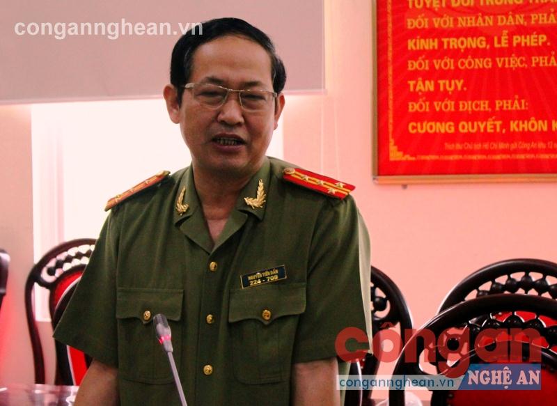 Đồng chí Đại tá Nguyễn Tiến Dần, Phó Giám đốc Công an tỉnh Nghệ An phát biểu tại buổi làm việc