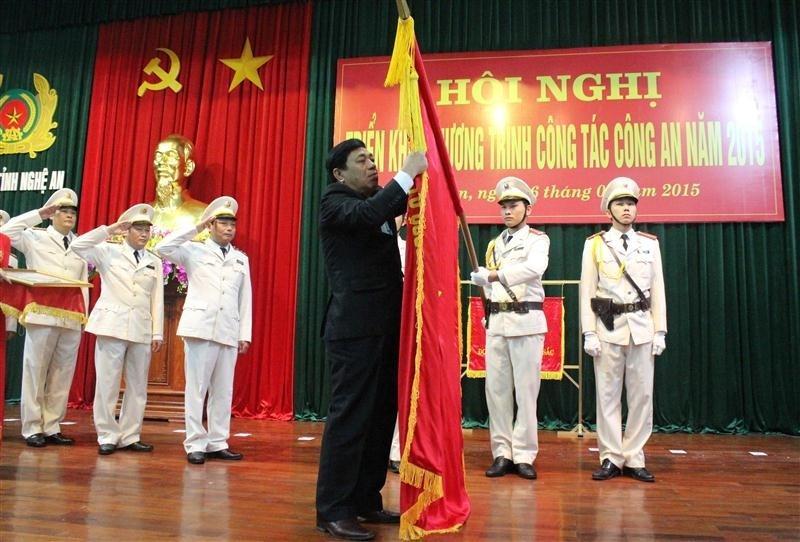 Công an huyện Kỳ Sơn đón nhận Huân chương bảo vệ Tổ quốc hạng Ba của Chủ tịch nước tặng