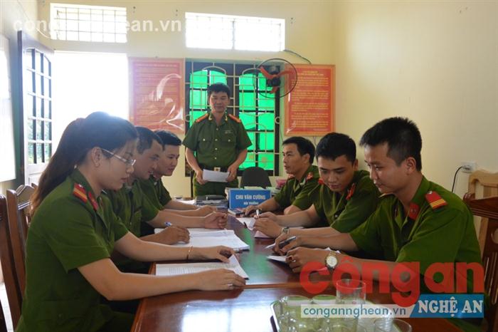 Đội Cảnh sát ĐTTP về Hình sự, kinh tế, ma túy                             Công an huyện Quỳnh Lưu họp bàn kế hoạch phá án