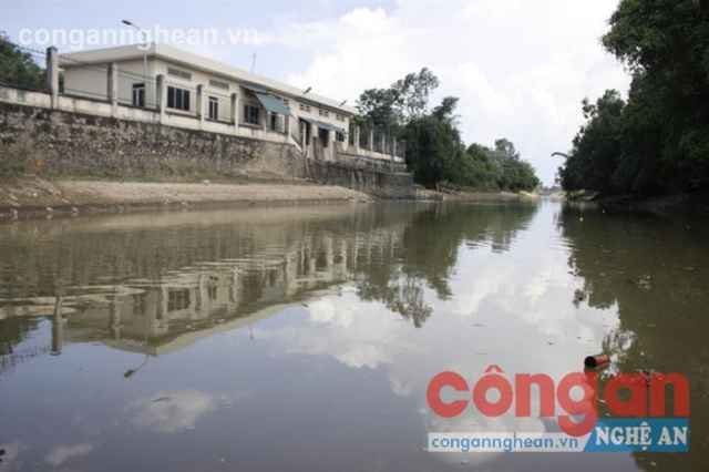 Nguồn nước ô nhiễm tại trạm bơm cấp 1 Cầu Mượu thuộc Nhà máy nước Hưng Vĩnh