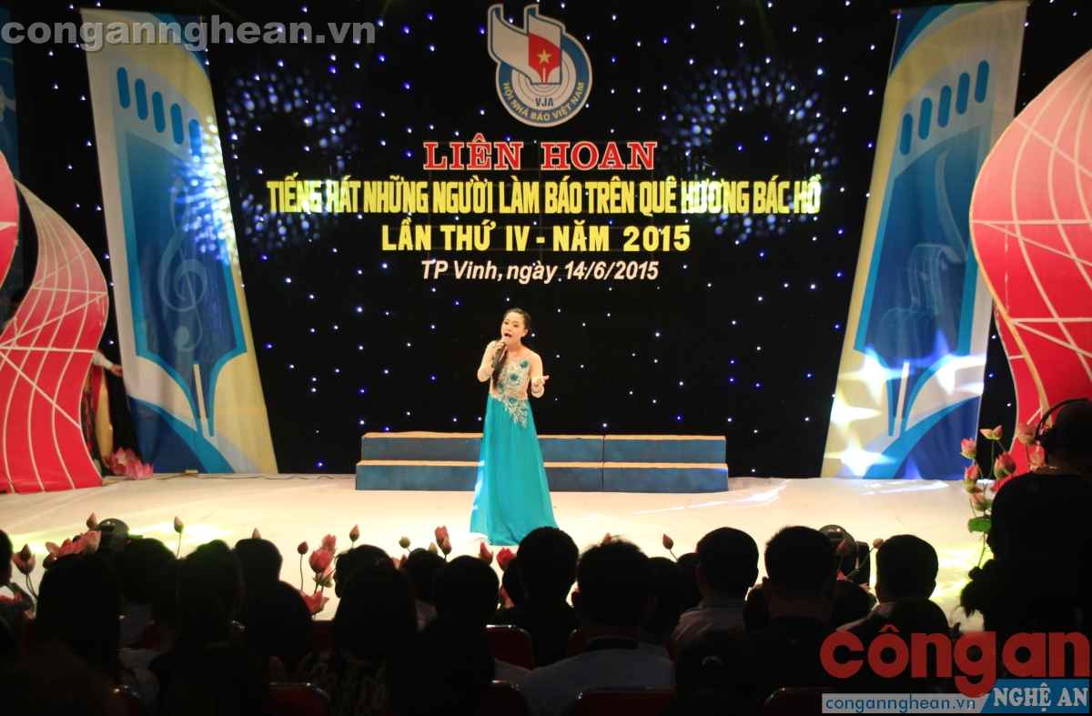 Giọng ca của Thanh Loan - Báo Công an Nghệ An đã chinh phục Ban giám khảo 