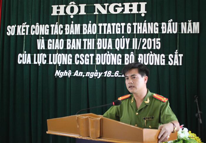 Đồng chí Trung tá Nguyễn Đức Hải - Phó Giám đốc Công an tỉnh phát biểu tại hội nghị