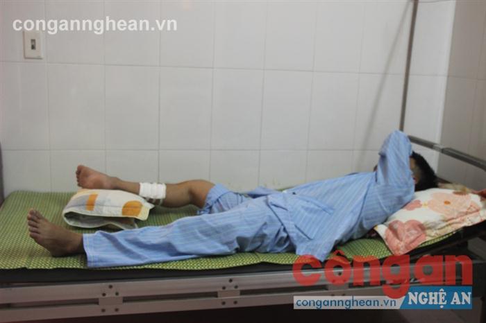 Đại úy Hoàng Văn Toàn đang điều trị tại bệnh viện