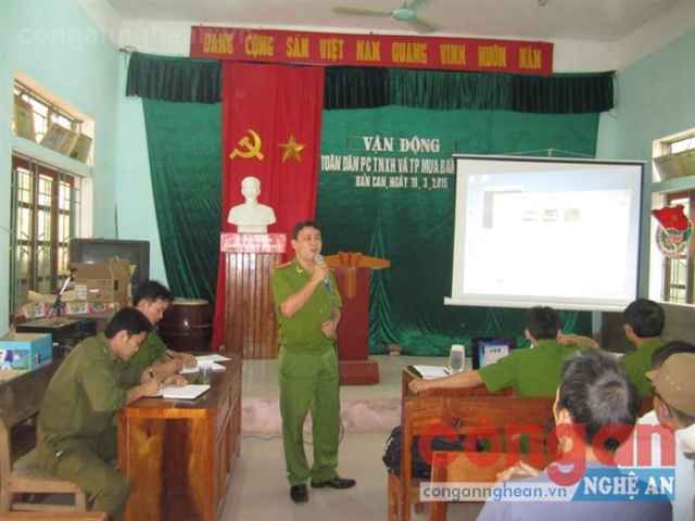 Công an huyện Tương Dương tổ chức tuyên truyền, vận động người dân phòng, chống ma túy