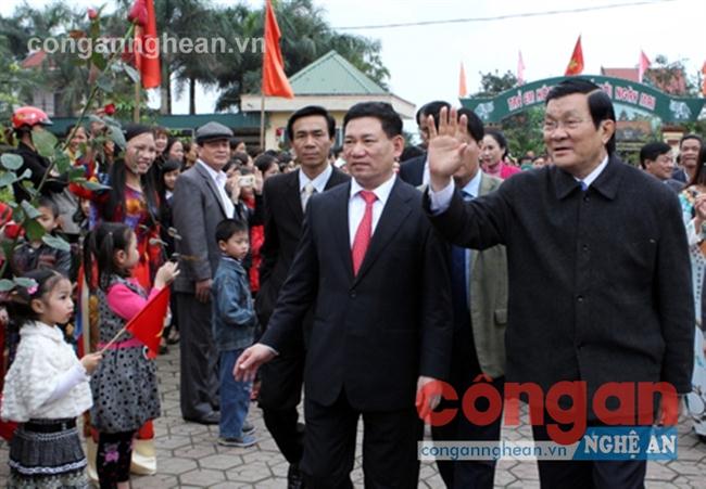 Chủ tịch nước Trương Tấn Sang thăm mô hình xã NTM ở xã Nghi Liên, TP Vinh