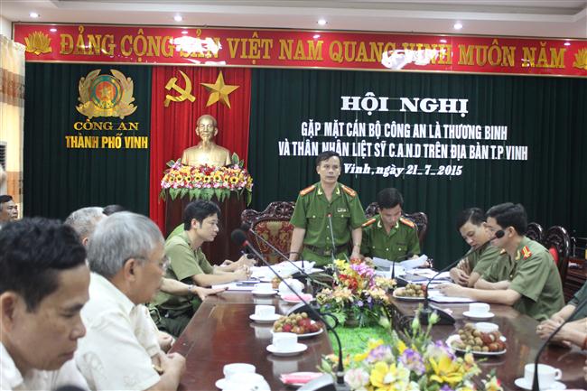 Đồng chí Đại tá Trần Ngọc Tú,  Trưởng Công an TP Vinh phát biểu tại buổi gặp mặt