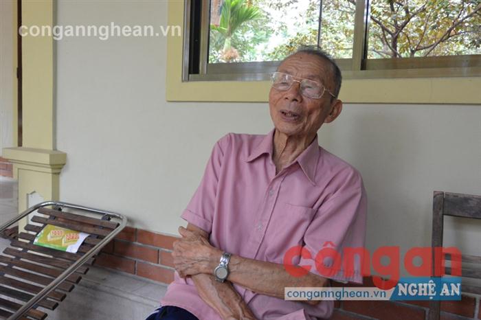 Nghệ nhân Trần Văn Tư năm nay 88 tuổi                        là người được đề nghị phong tặng danh hiệu NNƯT đang sống nương nhờ con cháu
