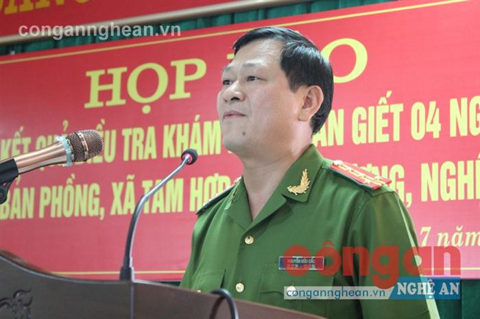 Đại tá Nguyễn Hữu Cầu, Giám đốc Công an tỉnh chủ trì buổi họp báo