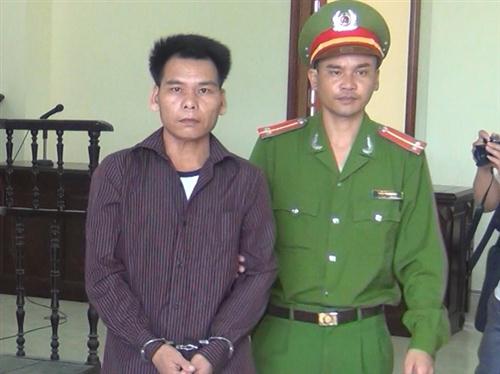 Dẫn giải bị cáo Lô Văn Phong sau khi tòa tuyên án