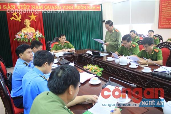Đại tá Nguyễn Hữu Cầu, Giám đốc Công an tỉnh chỉ đạo các đơn vị được  phân công phải thực hiện theo đúng kế hoạch của Công an tỉnh