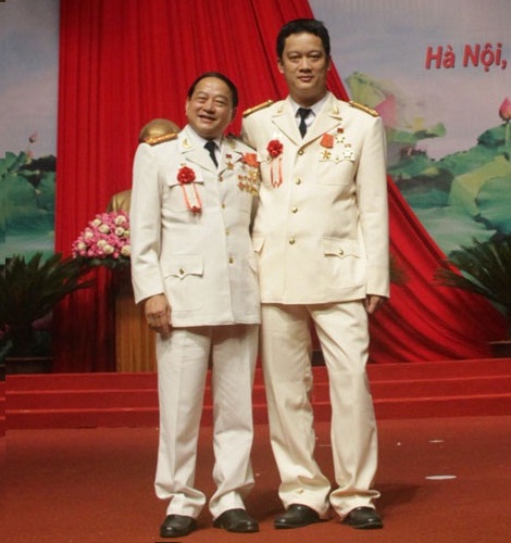 Hai Anh hùng LLVTND: Đại tá Nguyễn Xuân Thiêm và Thượng tá Nguyễn Đức Cường.