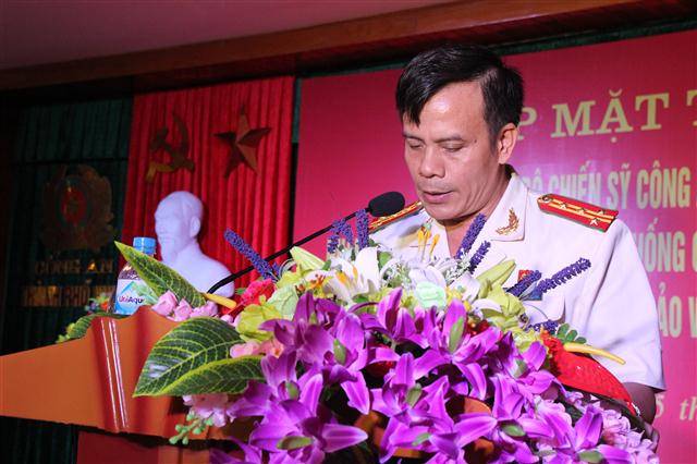 Đồng chí Đại tá Trần Ngọc Tú, Trưởng công an TP Vinh phát biểu tại tọa đàm