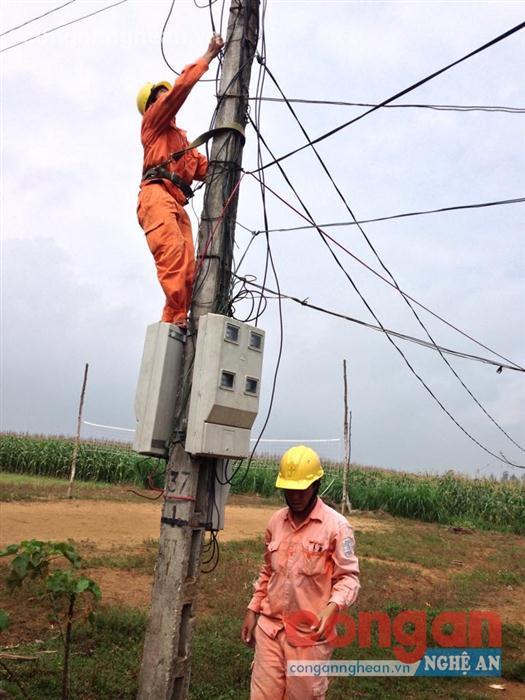 Chậm bàn giao lưới điện hạ áp nông thôn làm ảnh hưởng đến chủ trương chung và tác động trực tiếp đến người dân