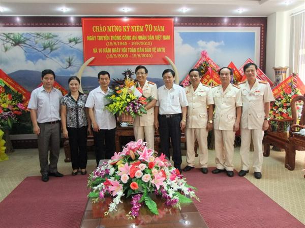 Ban Tổ chức Tỉnh ủy chúc mừng Công an tỉnh Nghệ An