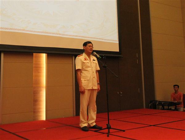 Đồng chí Đại tá Nguyễn Hữu Cầu - Giám đốc Công an tỉnh phát biểu tại buổi gặp mặt