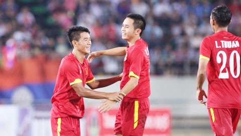 Với sự hưng phấn, Đức Chinh (bìa trái) và đồng đội sẽ đánh bại đối thủ nhiều duyên nợ U19 Thái Lan