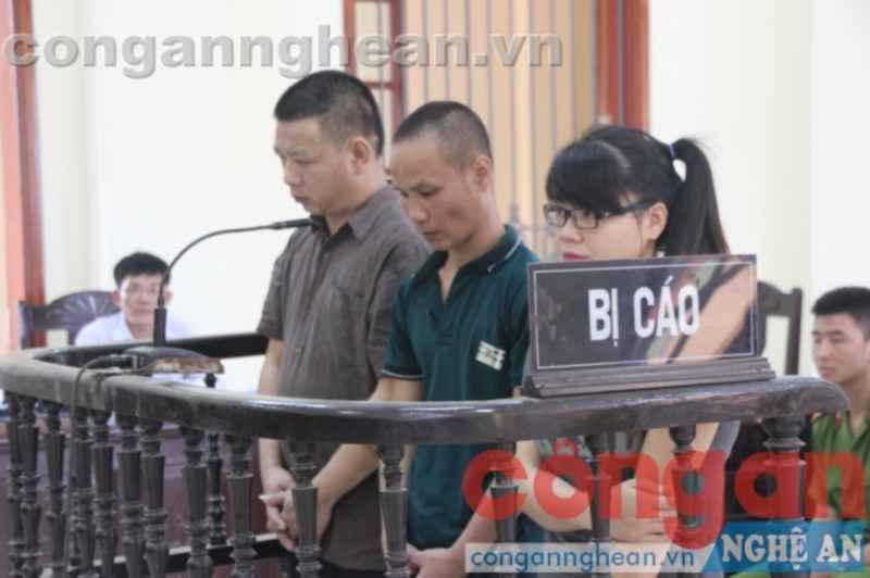 Nguyễn Thanh Tâm, Trần Hữu Tuyến (giữa) và Lương Thị Hương tại tòa