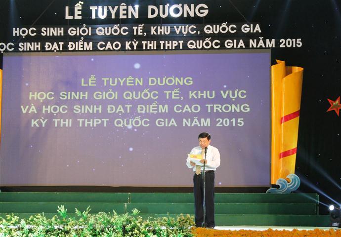 Đồng chí Nguyễn Xuân Đường, Phó Bí thư Tỉnh ủy, Chủ tịch UBND tỉnh phát biểu tại buổi lễ