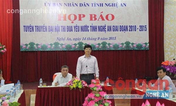 Đồng chí Lê Xuân Đại, Ủy viên BTV Tỉnh ủy, Phó chủ tịch Thường trực UBND tỉnh phát biểu tại họp báo
