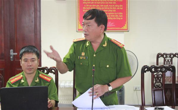 Đồng chí Đại tá Mai Chiến Thắng, Phó trưởng Công an TP Vinh nêu kiến nghị, đề xuất với đoàn công tác