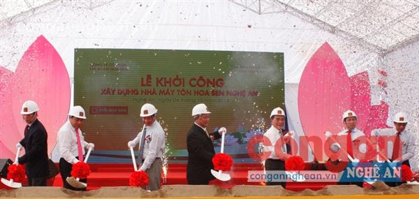 Khởi công Dự án nhà máy sản xuất Tôn Hoa Sen tại KCN Nam Cấm với số vốn đầu tư                                                                trên 2.300 tỉ đồng vào ngày 4/10/2014