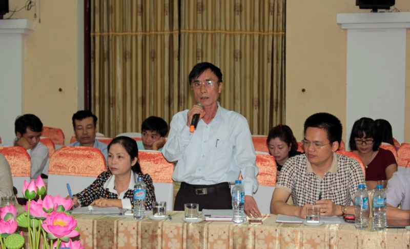 Ông Nguyễn Đăng Dương - Phó giám đốc Sở LĐTBXH Nghệ An trao đổi tại cuộc họp một số vấn đề liên quan