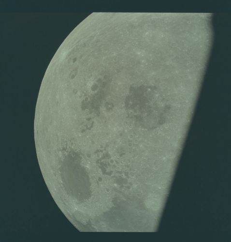 Thời điểm Apollo 8 tiếp cận quĩ đạo của Mặt trăng.