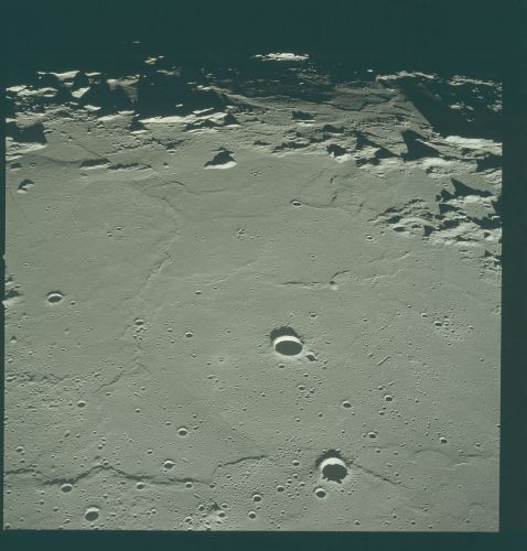 Ảnh bề mặt Mặt trăng chụp bởi tàu Apollo 10.