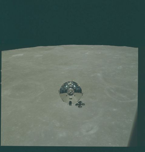 Module điều khiển Charlie Brown được Apollo 10 thả ra chuẩn bị đáp xuống Mặt trăng.​