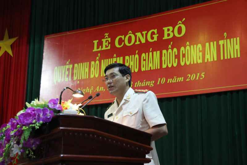 Đồng chí Đại tá Lê Khắc Thuyết - Phó giám đốc Công an Nghệ An phát biểu nhận nhiệm vụ
