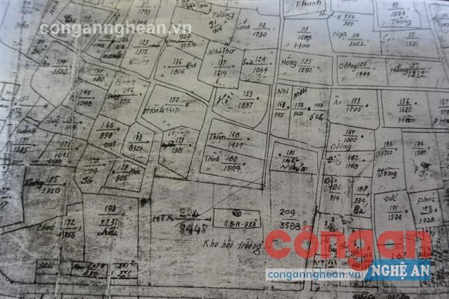 Bản đồ 299 cho thấy từ trước đến nay không hề có con đường nào từ nhà thờ giáo họ                Yên Lạc ra mặt đường liên xã