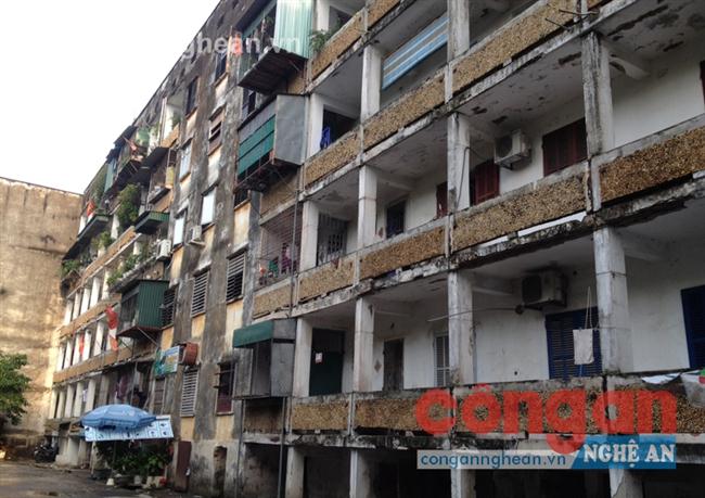 Các dãy nhà chung cư Quang Trung                                              hiện đang xuống cấp nghiêm trọng