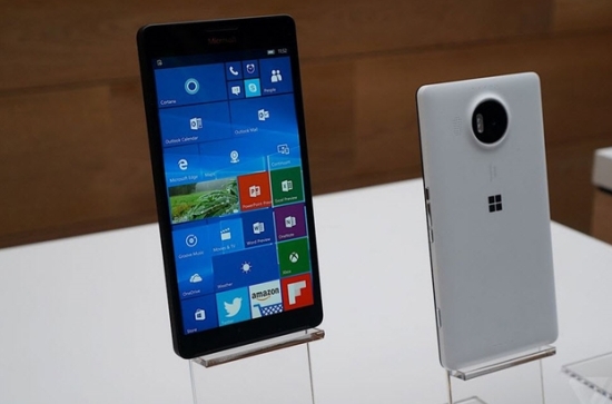 2 mẫu điện thoại Lumia 950 và 950 XL chạy windows 10 sẽ được bán ra trong tháng 10.